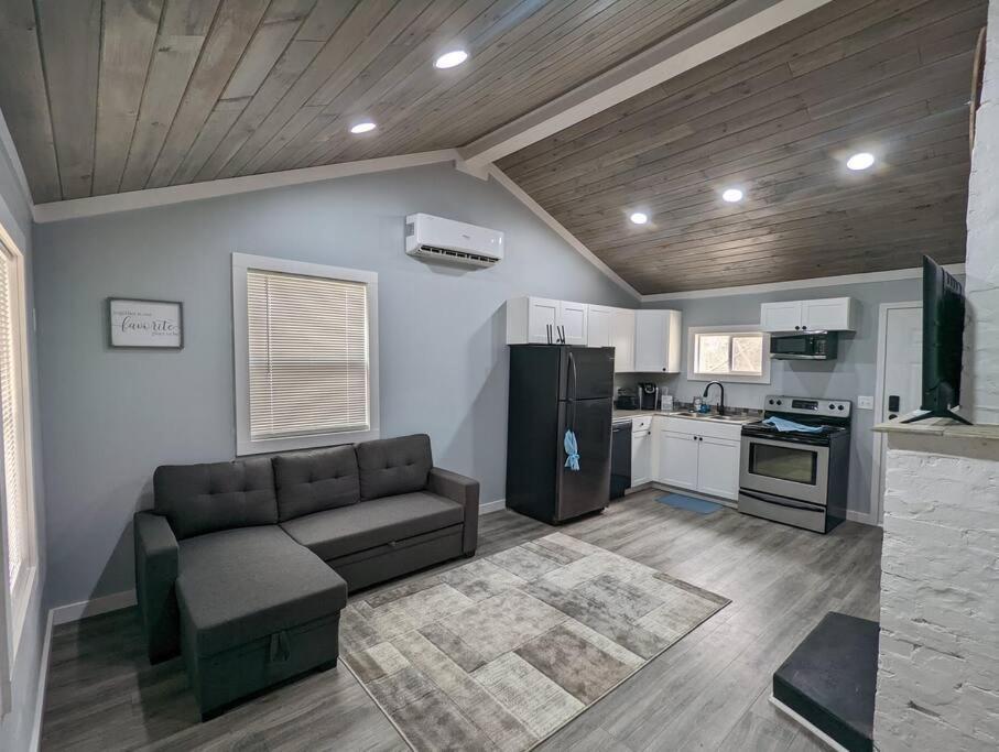 Summerlee Suite - Beautiful Remodeled Farmhouse Oak Hill Bagian luar foto