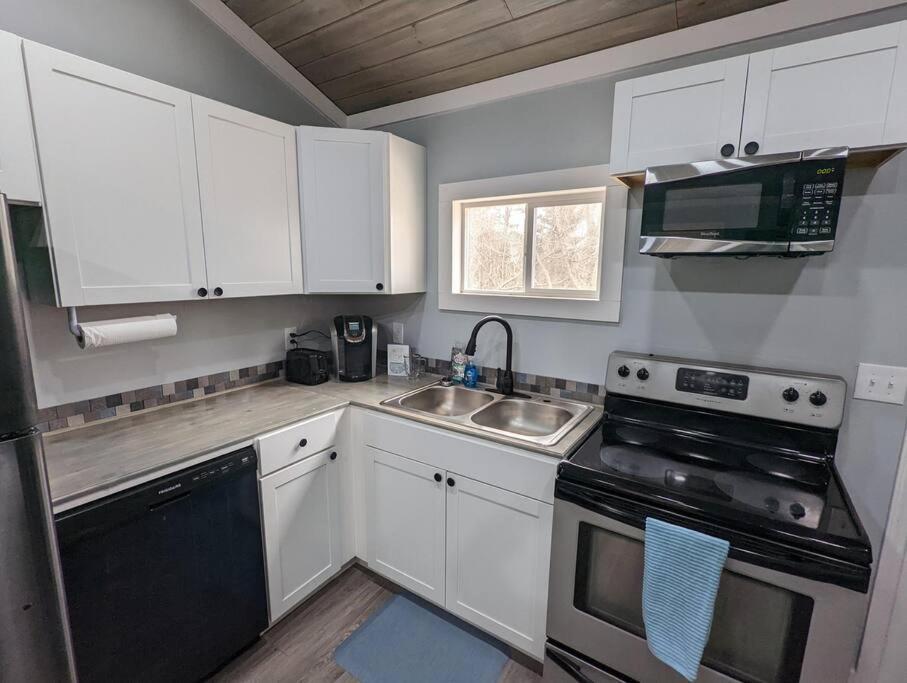 Summerlee Suite - Beautiful Remodeled Farmhouse Oak Hill Bagian luar foto