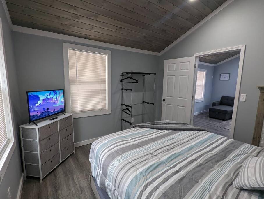 Summerlee Suite - Beautiful Remodeled Farmhouse Oak Hill Bagian luar foto